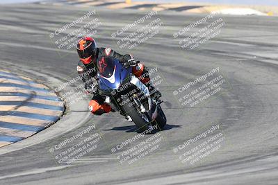 media/Dec-01-2025-Moto Forza (Mon) [[2daa91e15f]]/2-Intermediate Group/Session 2 (Turns 9 and 10)/